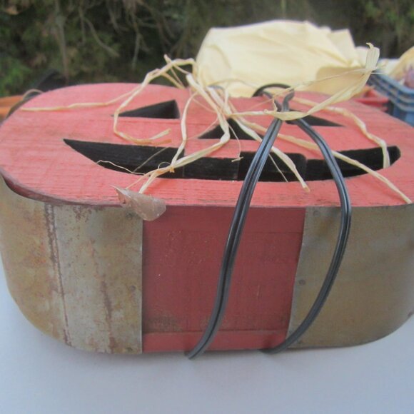 RUSTIC HALLOWEEN PUMPKIN DECOR, WOOD & METAL DESIGN LIGHTS UP - Picture 5 of 5